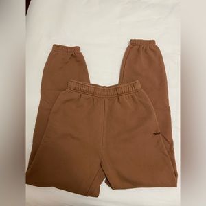 aritzia brown sweatpants